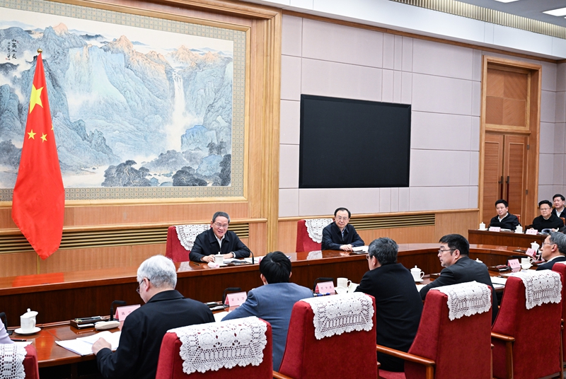 李強(qiáng)主持召開專家、企業(yè)家和教科文衛(wèi)體等領(lǐng)域代表座談會 聽取對政府工作報告的意見建議